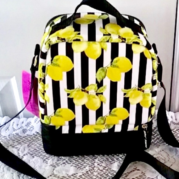 Lunch tote. Lemons!!! Hot item! - Picture 2 of 7